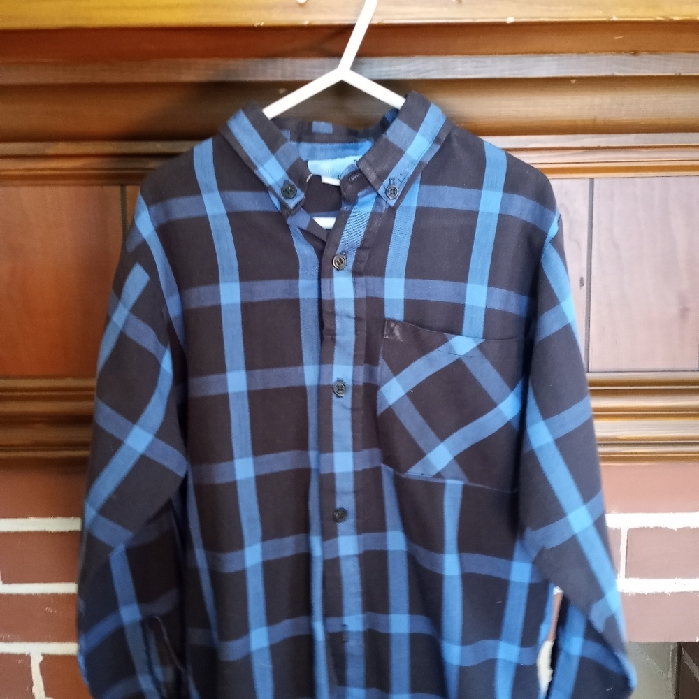 Button down 👕 - Picture 2 of 2